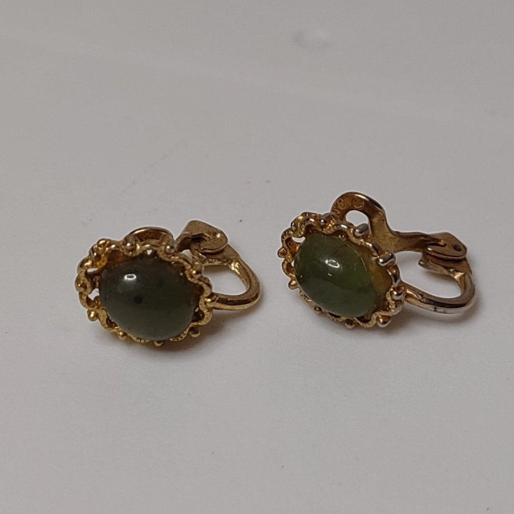 Vintage Green And Gold Tone Clip On Earrings